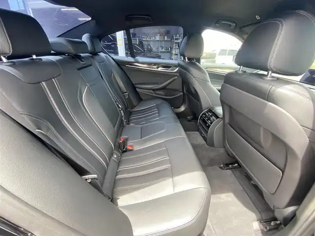 ＢＭＷ ５３０ｅ Mスポーツアイパフォーマンス 福岡県 2018(平30)年 5.1万km サファイアブラックP ・純正HDDナビ/USB/BT/CD/DVD/フルセグTV/・全方位カメラ/・インテリジェントセーフティ/・ACC/・HUD/・ブラックレザーシート/・前席パワーシート/・D席メモリーシート/・全席シートヒーター/・フットトランクオープナー/・パドルシフト/・電動パーキング/・AUTO HOLD/・アンビエントライト/・ビルトインETC2.0/・純正19インチAW/・AUTO LEDヘッドライト/・スマートキー/・保証書/取扱説明書