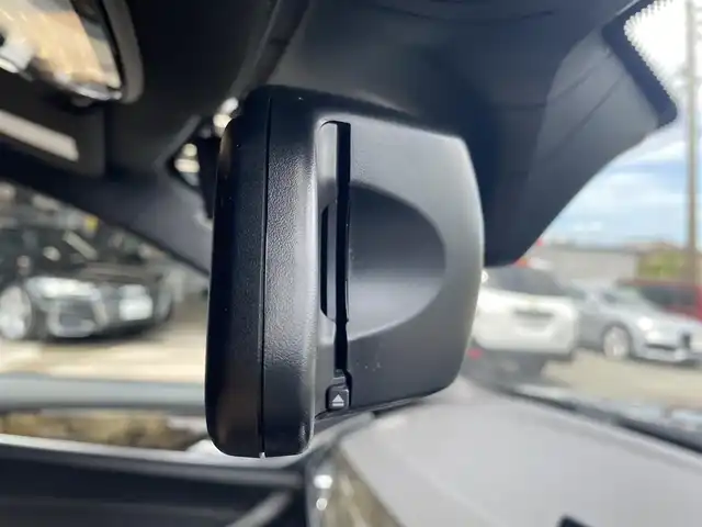 ＢＭＷ ５３０ｅ Mスポーツアイパフォーマンス 福岡県 2018(平30)年 5.1万km サファイアブラックP ・純正HDDナビ/USB/BT/CD/DVD/フルセグTV/・全方位カメラ/・インテリジェントセーフティ/・ACC/・HUD/・ブラックレザーシート/・前席パワーシート/・D席メモリーシート/・全席シートヒーター/・フットトランクオープナー/・パドルシフト/・電動パーキング/・AUTO HOLD/・アンビエントライト/・ビルトインETC2.0/・純正19インチAW/・AUTO LEDヘッドライト/・スマートキー/・保証書/取扱説明書