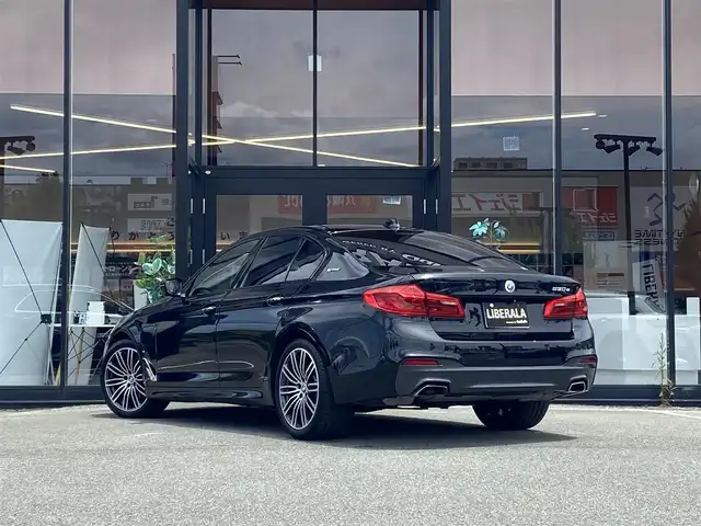 ＢＭＷ ５３０ｅ Mスポーツアイパフォーマンス 福岡県 2018(平30)年 5.1万km サファイアブラックP ・純正HDDナビ/USB/BT/CD/DVD/フルセグTV/・全方位カメラ/・インテリジェントセーフティ/・ACC/・HUD/・ブラックレザーシート/・前席パワーシート/・D席メモリーシート/・全席シートヒーター/・フットトランクオープナー/・パドルシフト/・電動パーキング/・AUTO HOLD/・アンビエントライト/・ビルトインETC2.0/・純正19インチAW/・AUTO LEDヘッドライト/・スマートキー/・保証書/取扱説明書