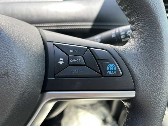 日産 セレナ ハイウェイスターVセレクションⅡ 福岡県 2019(令1)年 3.4万km ブリリアントホワイトパール 2トーン 純正9型SDナビ（フルセグTV/BT/CD/DVD）エマージェンシーブレーキアラウンドビューモニタープロパイロットコーナーセンサーデジタルインナーミラー両側パワスラETCドラレコUSB純正LEDヘッドライト純正16インチアルミホイール純正フロアマットスマートキープッシュスタート