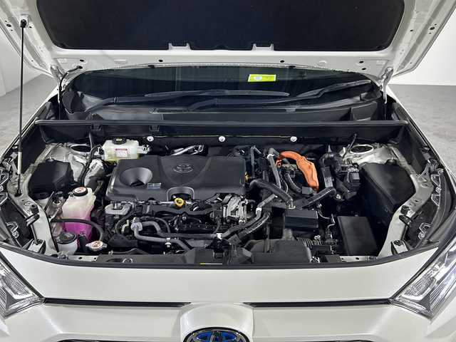 トヨタ ＲＡＶ４ ハイブリッドG 沖縄県 2020(令2)年 3.9万km ホワイトパールクリスタルシャイン 県外仕入/禁煙車/純正9インチディスプレイオーディオ/(Bluetooth.フルセグ.ラジオ.USB)/パノラミックビューモニター/4WD/ブラインドスポットモニター/レーダークルーズコントロール/シートヒーター/メモリパワーシート/電動リアゲート/ステアリングヒーター/トヨタセーフティセンス/プリクラッシュセーフティ/オートハイビーム/クリアランスソナー/ビルトインETC2.0/純正ドライブレコーダー/純正フロアマット/ドアバイザー/レザーシート/スペアキー/TVキャンセラー
