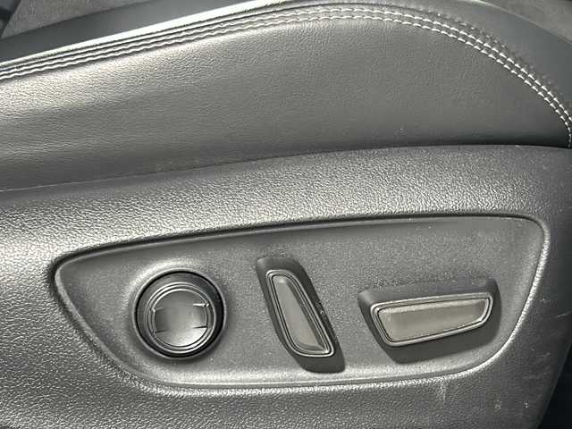 トヨタ ＲＡＶ４ ハイブリッドG 沖縄県 2020(令2)年 3.9万km ホワイトパールクリスタルシャイン 県外仕入/禁煙車/純正9インチディスプレイオーディオ/(Bluetooth.フルセグ.ラジオ.USB)/パノラミックビューモニター/4WD/ブラインドスポットモニター/レーダークルーズコントロール/シートヒーター/メモリパワーシート/電動リアゲート/ステアリングヒーター/トヨタセーフティセンス/プリクラッシュセーフティ/オートハイビーム/クリアランスソナー/ビルトインETC2.0/純正ドライブレコーダー/純正フロアマット/ドアバイザー/レザーシート/スペアキー/TVキャンセラー