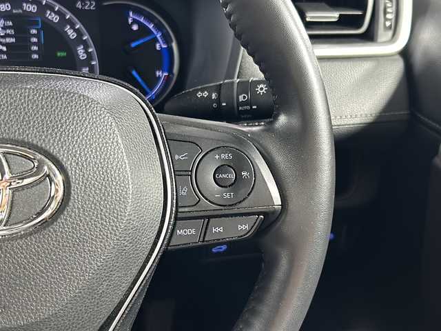 トヨタ ＲＡＶ４ ハイブリッドG 沖縄県 2020(令2)年 3.9万km ホワイトパールクリスタルシャイン 県外仕入/禁煙車/純正9インチディスプレイオーディオ/(Bluetooth.フルセグ.ラジオ.USB)/パノラミックビューモニター/4WD/ブラインドスポットモニター/レーダークルーズコントロール/シートヒーター/メモリパワーシート/電動リアゲート/ステアリングヒーター/トヨタセーフティセンス/プリクラッシュセーフティ/オートハイビーム/クリアランスソナー/ビルトインETC2.0/純正ドライブレコーダー/純正フロアマット/ドアバイザー/レザーシート/スペアキー/TVキャンセラー