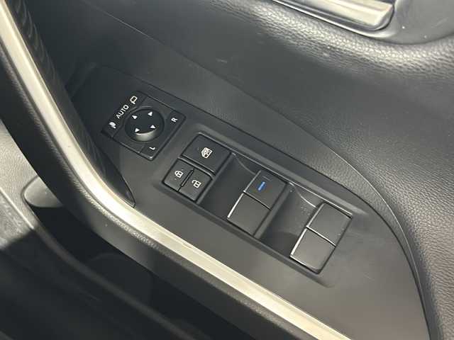 トヨタ ＲＡＶ４ ハイブリッドG 沖縄県 2020(令2)年 3.9万km ホワイトパールクリスタルシャイン 県外仕入/禁煙車/純正9インチディスプレイオーディオ/(Bluetooth.フルセグ.ラジオ.USB)/パノラミックビューモニター/4WD/ブラインドスポットモニター/レーダークルーズコントロール/シートヒーター/メモリパワーシート/電動リアゲート/ステアリングヒーター/トヨタセーフティセンス/プリクラッシュセーフティ/オートハイビーム/クリアランスソナー/ビルトインETC2.0/純正ドライブレコーダー/純正フロアマット/ドアバイザー/レザーシート/スペアキー/TVキャンセラー