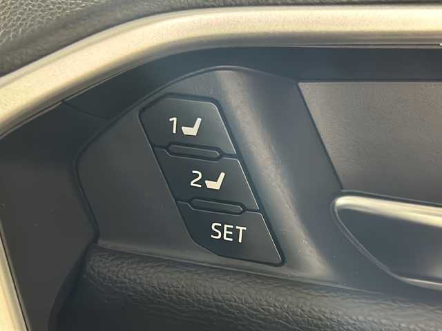 トヨタ ＲＡＶ４ ハイブリッドG 沖縄県 2020(令2)年 3.9万km ホワイトパールクリスタルシャイン 県外仕入/禁煙車/純正9インチディスプレイオーディオ/(Bluetooth.フルセグ.ラジオ.USB)/パノラミックビューモニター/4WD/ブラインドスポットモニター/レーダークルーズコントロール/シートヒーター/メモリパワーシート/電動リアゲート/ステアリングヒーター/トヨタセーフティセンス/プリクラッシュセーフティ/オートハイビーム/クリアランスソナー/ビルトインETC2.0/純正ドライブレコーダー/純正フロアマット/ドアバイザー/レザーシート/スペアキー/TVキャンセラー