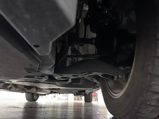 トヨタ ヴォクシー S－Z 三重県 2022(令4)年 2.9万km ホワイトパールクリスタルシャイン ガソリン/FF/MTモード付インパネCVT/10.5インチ ディスプレイオーディオPlus（ナビ搭載）/（AM/FM/TV/CD/DVD/USB/iPod/Miracast/CarPlay/AndroidAuto）/純正 14インチOLED後席フリップダウンモニター V14T-R72R/パノラミックビューモニター（床下透過表示機能付）*/両側ハンズフリーパワースライドドア*/ドライブレコーダー前後/ETC2.0/Toyota Safety Sense/●PCS/●LDA/●レーダークルコン（全車速追従機能付）/●オートハイビーム/●RSA/・パーキングサポートブレーキ（静止物＆後方接近車両*・歩行者*）/・プロアクティブドライビングアシスト/・発進遅れ告知/・BSM＆RCTA＋レーンチェンジアシスト*/・安心降車アシスト＋RCD*/・アドバンスト ドライブ＋フロントクロストラフィックアラート、ドライバーモニター*/・トヨタチームメイト［アドバンスト パーク］*/装備/快適＆利便パッケージ（High）*/●2ndシートオットマン＆ヒーター/●ステアリングヒーター/●パワーバックドア/・ハーフレザーシート/・シートヒーター（D/N）/・保/取/・スマートキーx2/など/*…メーカーOP