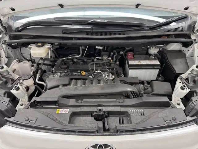 トヨタ ヴォクシー S－Z 三重県 2022(令4)年 2.9万km ホワイトパールクリスタルシャイン ガソリン/FF/MTモード付インパネCVT/10.5インチ ディスプレイオーディオPlus（ナビ搭載）/（AM/FM/TV/CD/DVD/USB/iPod/Miracast/CarPlay/AndroidAuto）/純正 14インチOLED後席フリップダウンモニター V14T-R72R/パノラミックビューモニター（床下透過表示機能付）*/両側ハンズフリーパワースライドドア*/ドライブレコーダー前後/ETC2.0/Toyota Safety Sense/●PCS/●LDA/●レーダークルコン（全車速追従機能付）/●オートハイビーム/●RSA/・パーキングサポートブレーキ（静止物＆後方接近車両*・歩行者*）/・プロアクティブドライビングアシスト/・発進遅れ告知/・BSM＆RCTA＋レーンチェンジアシスト*/・安心降車アシスト＋RCD*/・アドバンスト ドライブ＋フロントクロストラフィックアラート、ドライバーモニター*/・トヨタチームメイト［アドバンスト パーク］*/装備/快適＆利便パッケージ（High）*/●2ndシートオットマン＆ヒーター/●ステアリングヒーター/●パワーバックドア/・ハーフレザーシート/・シートヒーター（D/N）/・保/取/・スマートキーx2/など/*…メーカーOP