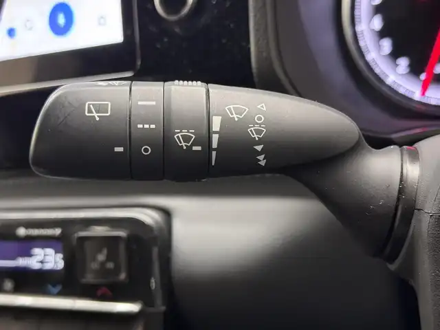トヨタ ヴォクシー S－Z 三重県 2022(令4)年 2.9万km ホワイトパールクリスタルシャイン ガソリン/FF/MTモード付インパネCVT/10.5インチ ディスプレイオーディオPlus（ナビ搭載）/（AM/FM/TV/CD/DVD/USB/iPod/Miracast/CarPlay/AndroidAuto）/純正 14インチOLED後席フリップダウンモニター V14T-R72R/パノラミックビューモニター（床下透過表示機能付）*/両側ハンズフリーパワースライドドア*/ドライブレコーダー前後/ETC2.0/Toyota Safety Sense/●PCS/●LDA/●レーダークルコン（全車速追従機能付）/●オートハイビーム/●RSA/・パーキングサポートブレーキ（静止物＆後方接近車両*・歩行者*）/・プロアクティブドライビングアシスト/・発進遅れ告知/・BSM＆RCTA＋レーンチェンジアシスト*/・安心降車アシスト＋RCD*/・アドバンスト ドライブ＋フロントクロストラフィックアラート、ドライバーモニター*/・トヨタチームメイト［アドバンスト パーク］*/装備/快適＆利便パッケージ（High）*/●2ndシートオットマン＆ヒーター/●ステアリングヒーター/●パワーバックドア/・ハーフレザーシート/・シートヒーター（D/N）/・保/取/・スマートキーx2/など/*…メーカーOP