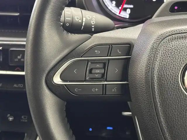 トヨタ ヴォクシー S－Z 三重県 2022(令4)年 2.9万km ホワイトパールクリスタルシャイン ガソリン/FF/MTモード付インパネCVT/10.5インチ ディスプレイオーディオPlus（ナビ搭載）/（AM/FM/TV/CD/DVD/USB/iPod/Miracast/CarPlay/AndroidAuto）/純正 14インチOLED後席フリップダウンモニター V14T-R72R/パノラミックビューモニター（床下透過表示機能付）*/両側ハンズフリーパワースライドドア*/ドライブレコーダー前後/ETC2.0/Toyota Safety Sense/●PCS/●LDA/●レーダークルコン（全車速追従機能付）/●オートハイビーム/●RSA/・パーキングサポートブレーキ（静止物＆後方接近車両*・歩行者*）/・プロアクティブドライビングアシスト/・発進遅れ告知/・BSM＆RCTA＋レーンチェンジアシスト*/・安心降車アシスト＋RCD*/・アドバンスト ドライブ＋フロントクロストラフィックアラート、ドライバーモニター*/・トヨタチームメイト［アドバンスト パーク］*/装備/快適＆利便パッケージ（High）*/●2ndシートオットマン＆ヒーター/●ステアリングヒーター/●パワーバックドア/・ハーフレザーシート/・シートヒーター（D/N）/・保/取/・スマートキーx2/など/*…メーカーOP