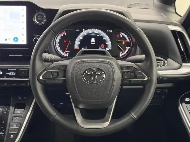 トヨタ ヴォクシー S－Z 三重県 2022(令4)年 2.9万km ホワイトパールクリスタルシャイン ガソリン/FF/MTモード付インパネCVT/10.5インチ ディスプレイオーディオPlus（ナビ搭載）/（AM/FM/TV/CD/DVD/USB/iPod/Miracast/CarPlay/AndroidAuto）/純正 14インチOLED後席フリップダウンモニター V14T-R72R/パノラミックビューモニター（床下透過表示機能付）*/両側ハンズフリーパワースライドドア*/ドライブレコーダー前後/ETC2.0/Toyota Safety Sense/●PCS/●LDA/●レーダークルコン（全車速追従機能付）/●オートハイビーム/●RSA/・パーキングサポートブレーキ（静止物＆後方接近車両*・歩行者*）/・プロアクティブドライビングアシスト/・発進遅れ告知/・BSM＆RCTA＋レーンチェンジアシスト*/・安心降車アシスト＋RCD*/・アドバンスト ドライブ＋フロントクロストラフィックアラート、ドライバーモニター*/・トヨタチームメイト［アドバンスト パーク］*/装備/快適＆利便パッケージ（High）*/●2ndシートオットマン＆ヒーター/●ステアリングヒーター/●パワーバックドア/・ハーフレザーシート/・シートヒーター（D/N）/・保/取/・スマートキーx2/など/*…メーカーOP
