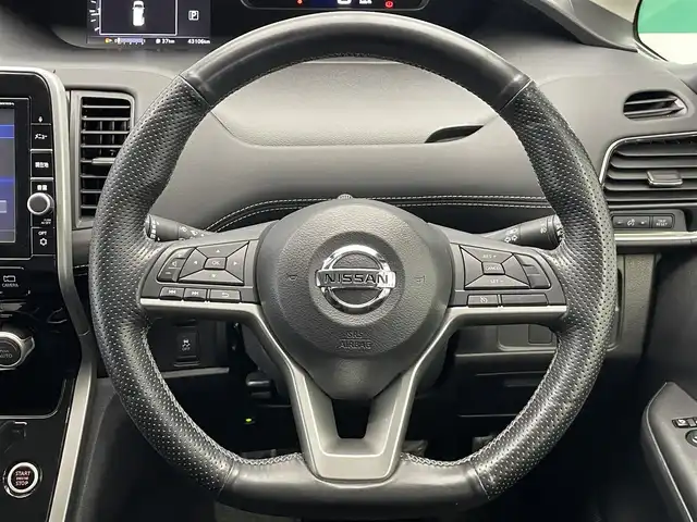 日産 セレナ ハイウェイスター 鹿児島県 2017(平29)年 4.4万km ブリリアントホワイトパール 純正ナビ/フルセグＴＶ/バック．全方位カメラ/フリップダウンモニター/ＥＴＣ/衝突軽減ブレーキ/アイドリングストップ/クルーズコントロール/ドライブレコーダー/両側パワースライドドア/コーナーセンサー