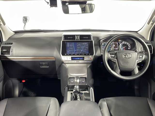 トヨタ ランドクルーザー プラド TX Lパッケージ 広島県 2022(令4)年 2.9万km アティチュードブラックマイカ 7人乗り/純正9型ナビ/バックカメラ/黒革シート/パワーシート/シートヒーター/ベンチレーション/電動格納サードシート/トランスファーレバー/セーフティセンス/・プリクラッシュセーフティ/・レーンディパーチャーアラート/・オートマチックハイビーム/・レーダークルーズコントロール/・パーキングサポートブレーキ/LEDヘッドランプ/純正17インチAW/ETC/ドライブレコーダー