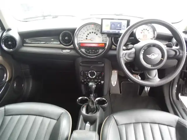 ＭＩＮＩ ミニ クラブマン クーパー S 東京都 2013(平25)年 2.4万km 黒Ⅱ ボンドストリート/　ラウンジレザーシート/　前席シートヒーター/　ブラックアイオートライト/　レザー仕上げインテリア/　専用17インチAW/　アームレスト/レインセンサー/社外ナビ・TV・ETC/　バックカメラ/パドルシフト/プッシュエンジンスタート/キーレス×2個