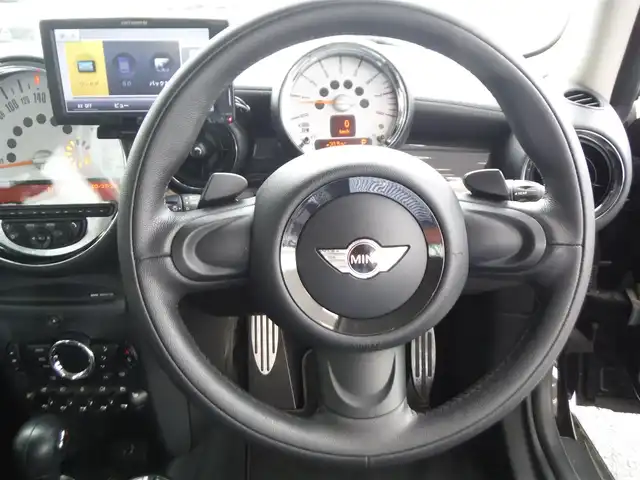 ＭＩＮＩ ミニ クラブマン クーパー S 東京都 2013(平25)年 2.4万km 黒Ⅱ ボンドストリート/　ラウンジレザーシート/　前席シートヒーター/　ブラックアイオートライト/　レザー仕上げインテリア/　専用17インチAW/　アームレスト/レインセンサー/社外ナビ・TV・ETC/　バックカメラ/パドルシフト/プッシュエンジンスタート/キーレス×2個