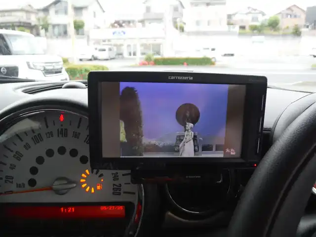 ＭＩＮＩ ミニ クラブマン クーパー S 東京都 2013(平25)年 2.4万km 黒Ⅱ ボンドストリート/　ラウンジレザーシート/　前席シートヒーター/　ブラックアイオートライト/　レザー仕上げインテリア/　専用17インチAW/　アームレスト/レインセンサー/社外ナビ・TV・ETC/　バックカメラ/パドルシフト/プッシュエンジンスタート/キーレス×2個
