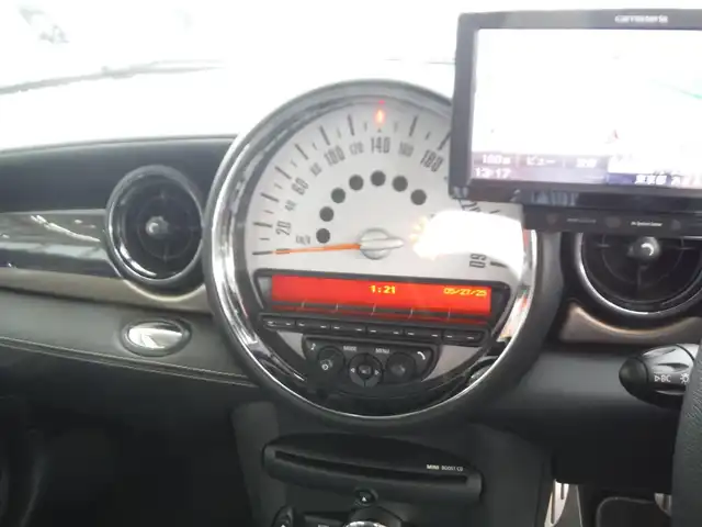ＭＩＮＩ ミニ クラブマン クーパー S 東京都 2013(平25)年 2.4万km 黒Ⅱ ボンドストリート/　ラウンジレザーシート/　前席シートヒーター/　ブラックアイオートライト/　レザー仕上げインテリア/　専用17インチAW/　アームレスト/レインセンサー/社外ナビ・TV・ETC/　バックカメラ/パドルシフト/プッシュエンジンスタート/キーレス×2個