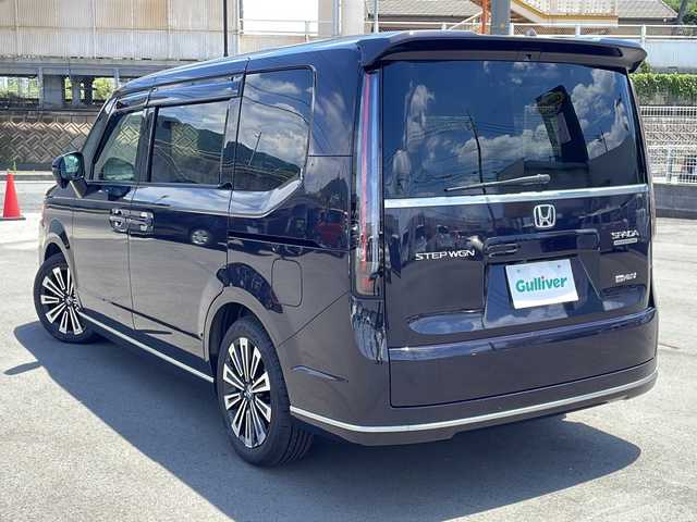 ホンダ ステップワゴン スパーダ eHEV プレミアムライン 山口県 2022(令4)年 3.7万km トワイライトミストブラックパール スマートキー×2/純正11.4型ナビ/フルセグTV/Bluetooth/AppleCarPlay/CD/DVD/全方位カメラ/純正15.6型フリップダウンモニター/ドライブレコーダー（前後）【DRH-229ND】/両側パワースライドドア/シートカバー/D/N席、二列目シートヒーター/パワーバックドア/二列目オットマン/ホンダセンシング/・衝突被害軽減ブレーキ/・アダプティブクルーズコントロール/・レーンキープアシスト/・歩行者事故低減ステアリング/・先行車発進お知らせ機能/・標識認識機能/純正フロアマット/純正１７インチアルミホイール
