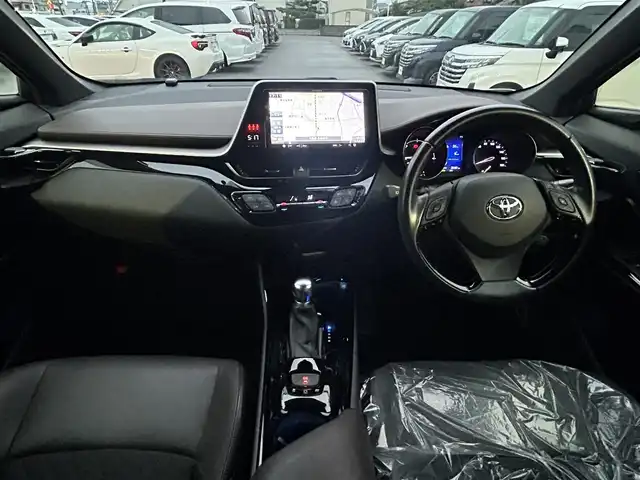 トヨタ Ｃ－ＨＲ G 大阪府 2018(平30)年 3.9万km ホワイトパールクリスタルシャイン ９インチナビ　/フルセグ　/Ｂｌｕｅｔｏｏｔｈ　/バックカメラ　/ハーフレザーシート　/シートヒーター　/レーダークルーズコントロール　/ブラインドスポットモニター　/シーケンシャルウインカー　/ＥＴＣ　/マット