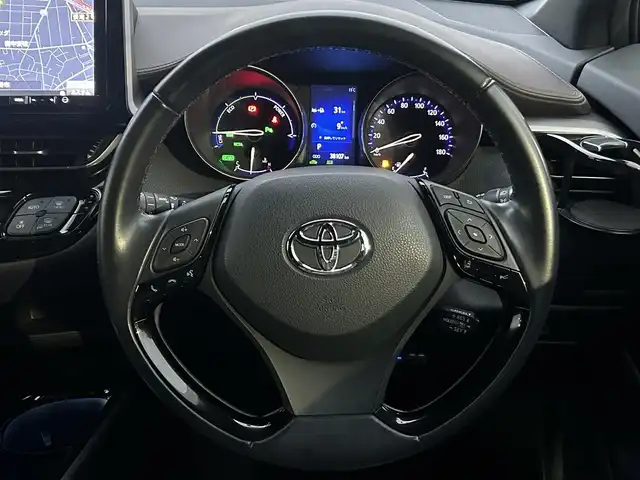 トヨタ Ｃ－ＨＲ G 大阪府 2018(平30)年 3.9万km ホワイトパールクリスタルシャイン ９インチナビ　/フルセグ　/Ｂｌｕｅｔｏｏｔｈ　/バックカメラ　/ハーフレザーシート　/シートヒーター　/レーダークルーズコントロール　/ブラインドスポットモニター　/シーケンシャルウインカー　/ＥＴＣ　/マット