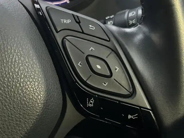 トヨタ Ｃ－ＨＲ G 大阪府 2018(平30)年 3.9万km ホワイトパールクリスタルシャイン ９インチナビ　/フルセグ　/Ｂｌｕｅｔｏｏｔｈ　/バックカメラ　/ハーフレザーシート　/シートヒーター　/レーダークルーズコントロール　/ブラインドスポットモニター　/シーケンシャルウインカー　/ＥＴＣ　/マット