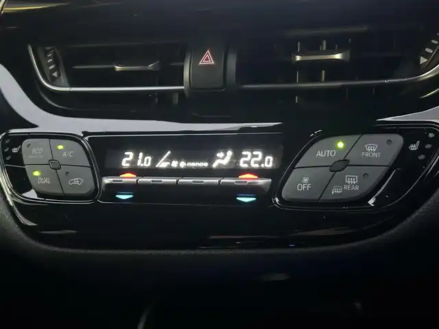 トヨタ Ｃ－ＨＲ G 大阪府 2018(平30)年 3.9万km ホワイトパールクリスタルシャイン ９インチナビ　/フルセグ　/Ｂｌｕｅｔｏｏｔｈ　/バックカメラ　/ハーフレザーシート　/シートヒーター　/レーダークルーズコントロール　/ブラインドスポットモニター　/シーケンシャルウインカー　/ＥＴＣ　/マット