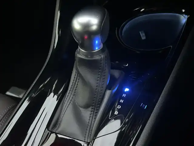 トヨタ Ｃ－ＨＲ G 大阪府 2018(平30)年 3.9万km ホワイトパールクリスタルシャイン ９インチナビ　/フルセグ　/Ｂｌｕｅｔｏｏｔｈ　/バックカメラ　/ハーフレザーシート　/シートヒーター　/レーダークルーズコントロール　/ブラインドスポットモニター　/シーケンシャルウインカー　/ＥＴＣ　/マット