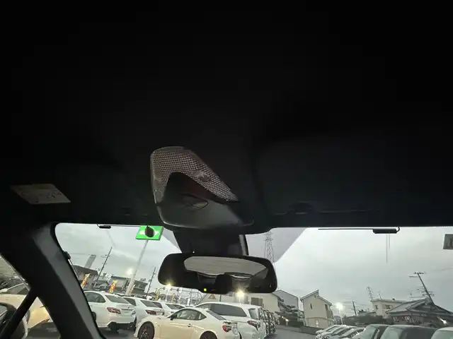 トヨタ Ｃ－ＨＲ G 大阪府 2018(平30)年 3.9万km ホワイトパールクリスタルシャイン ９インチナビ　/フルセグ　/Ｂｌｕｅｔｏｏｔｈ　/バックカメラ　/ハーフレザーシート　/シートヒーター　/レーダークルーズコントロール　/ブラインドスポットモニター　/シーケンシャルウインカー　/ＥＴＣ　/マット