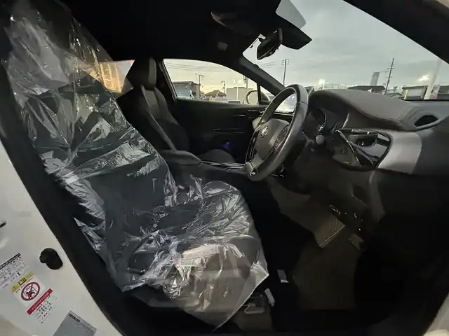 トヨタ Ｃ－ＨＲ G 大阪府 2018(平30)年 3.9万km ホワイトパールクリスタルシャイン ９インチナビ　/フルセグ　/Ｂｌｕｅｔｏｏｔｈ　/バックカメラ　/ハーフレザーシート　/シートヒーター　/レーダークルーズコントロール　/ブラインドスポットモニター　/シーケンシャルウインカー　/ＥＴＣ　/マット