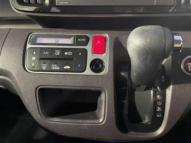 ホンダ Ｎ ＯＮＥ プレミアム SSパッケージ 東京都 2014(平26)年 8.6万km パールⅡ (株)IDOMが運営する【じしゃロン国分寺店】の自社ローン対象車両になります。こちらは現金ご利用時の価格です。/自社ローンご希望の方は別途その旨お申付け下さい。