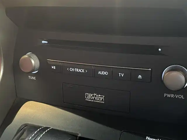 レクサス ＮＸ 300h バージョンL 高知県 2018(平30)年 4万km ソニッククォーツ Mark Levinson【PREMIUM SURROND】/赤レザーシート/D/N席パワーシート/D/N席エアーシート/全席シートヒータ/サンルーフ/パワーバックドア/純正ナビ/　【AM/FM/フルセグTV/BT】/バックカメラ