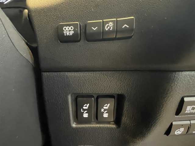 レクサス ＮＸ 300h バージョンL 高知県 2018(平30)年 4万km ソニッククォーツ Mark Levinson【PREMIUM SURROND】/赤レザーシート/D/N席パワーシート/D/N席エアーシート/全席シートヒータ/サンルーフ/パワーバックドア/純正ナビ/　【AM/FM/フルセグTV/BT】/バックカメラ
