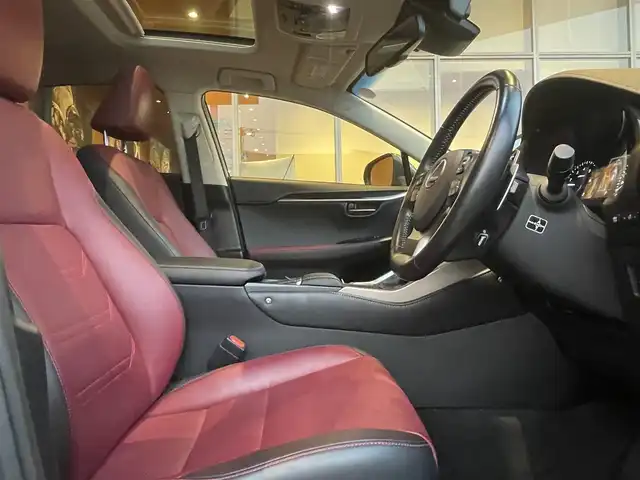 レクサス ＮＸ 300h バージョンL 高知県 2018(平30)年 4万km ソニッククォーツ Mark Levinson【PREMIUM SURROND】/赤レザーシート/D/N席パワーシート/D/N席エアーシート/全席シートヒータ/サンルーフ/パワーバックドア/純正ナビ/　【AM/FM/フルセグTV/BT】/バックカメラ