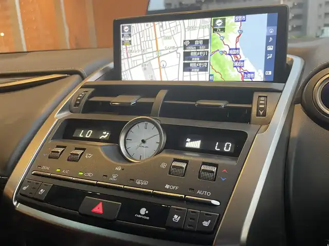 レクサス ＮＸ 300h バージョンL 高知県 2018(平30)年 4万km ソニッククォーツ Mark Levinson【PREMIUM SURROND】/赤レザーシート/D/N席パワーシート/D/N席エアーシート/全席シートヒータ/サンルーフ/パワーバックドア/純正ナビ/　【AM/FM/フルセグTV/BT】/バックカメラ