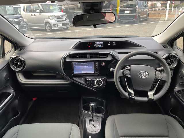 トヨタ アクア S スタイルブラック 新潟県 2018(平30)年 4.4万km ホワイトパールクリスタルシャイン 純正ナビ(NSCD-W66)/(AM/FM/CD/Bluetooth)/ワンセグTV/トヨタセーフティーセンス/プリクラッシュセーフティーセンス/レーディパーチャーアラート/オートマチックハイビーム/横滑り防止システム/ステアリングスイッチ/電動格納ミラー/ウインカーミラー/オートライト/ヘッドライトレベライザー/純正ホイールキャップ/プッシュスタート/スマートキー