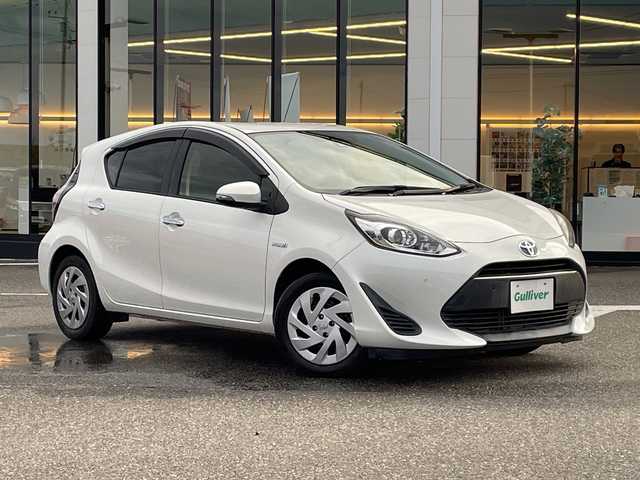 トヨタ アクア S スタイルブラック 新潟県 2018(平30)年 4.4万km ホワイトパールクリスタルシャイン 純正ナビ(NSCD-W66)/(AM/FM/CD/Bluetooth)/ワンセグTV/トヨタセーフティーセンス/プリクラッシュセーフティーセンス/レーディパーチャーアラート/オートマチックハイビーム/横滑り防止システム/ステアリングスイッチ/電動格納ミラー/ウインカーミラー/オートライト/ヘッドライトレベライザー/純正ホイールキャップ/プッシュスタート/スマートキー