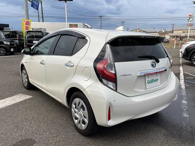 トヨタ アクア S スタイルブラック 新潟県 2018(平30)年 4.4万km ホワイトパールクリスタルシャイン 純正ナビ(NSCD-W66)/(AM/FM/CD/Bluetooth)/ワンセグTV/トヨタセーフティーセンス/プリクラッシュセーフティーセンス/レーディパーチャーアラート/オートマチックハイビーム/横滑り防止システム/ステアリングスイッチ/電動格納ミラー/ウインカーミラー/オートライト/ヘッドライトレベライザー/純正ホイールキャップ/プッシュスタート/スマートキー