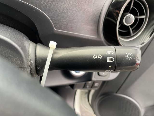 トヨタ アクア S スタイルブラック 新潟県 2018(平30)年 4.4万km ホワイトパールクリスタルシャイン 純正ナビ(NSCD-W66)/(AM/FM/CD/Bluetooth)/ワンセグTV/トヨタセーフティーセンス/プリクラッシュセーフティーセンス/レーディパーチャーアラート/オートマチックハイビーム/横滑り防止システム/ステアリングスイッチ/電動格納ミラー/ウインカーミラー/オートライト/ヘッドライトレベライザー/純正ホイールキャップ/プッシュスタート/スマートキー