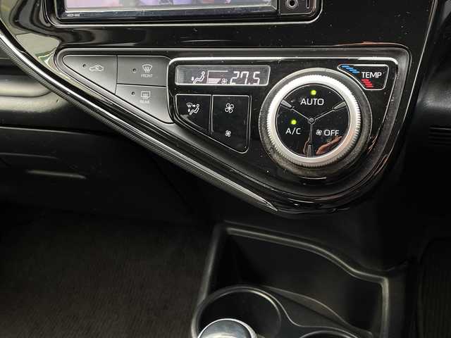 トヨタ アクア S スタイルブラック 新潟県 2018(平30)年 4.4万km ホワイトパールクリスタルシャイン 純正ナビ(NSCD-W66)/(AM/FM/CD/Bluetooth)/ワンセグTV/トヨタセーフティーセンス/プリクラッシュセーフティーセンス/レーディパーチャーアラート/オートマチックハイビーム/横滑り防止システム/ステアリングスイッチ/電動格納ミラー/ウインカーミラー/オートライト/ヘッドライトレベライザー/純正ホイールキャップ/プッシュスタート/スマートキー