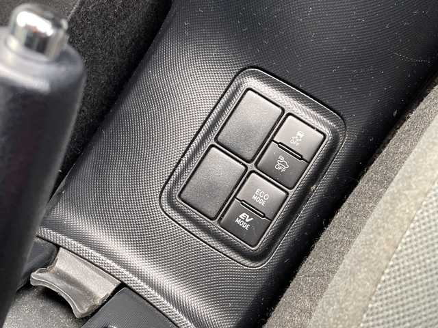 トヨタ アクア S スタイルブラック 新潟県 2018(平30)年 4.4万km ホワイトパールクリスタルシャイン 純正ナビ(NSCD-W66)/(AM/FM/CD/Bluetooth)/ワンセグTV/トヨタセーフティーセンス/プリクラッシュセーフティーセンス/レーディパーチャーアラート/オートマチックハイビーム/横滑り防止システム/ステアリングスイッチ/電動格納ミラー/ウインカーミラー/オートライト/ヘッドライトレベライザー/純正ホイールキャップ/プッシュスタート/スマートキー