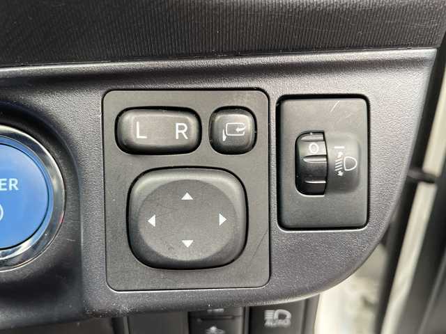 トヨタ アクア S スタイルブラック 新潟県 2018(平30)年 4.4万km ホワイトパールクリスタルシャイン 純正ナビ(NSCD-W66)/(AM/FM/CD/Bluetooth)/ワンセグTV/トヨタセーフティーセンス/プリクラッシュセーフティーセンス/レーディパーチャーアラート/オートマチックハイビーム/横滑り防止システム/ステアリングスイッチ/電動格納ミラー/ウインカーミラー/オートライト/ヘッドライトレベライザー/純正ホイールキャップ/プッシュスタート/スマートキー