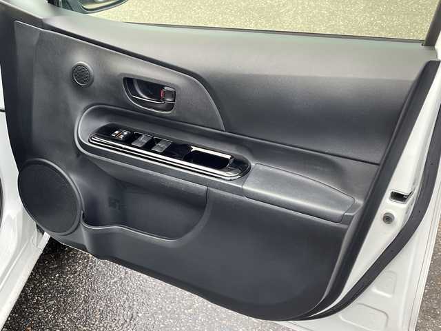 トヨタ アクア S スタイルブラック 新潟県 2018(平30)年 4.4万km ホワイトパールクリスタルシャイン 純正ナビ(NSCD-W66)/(AM/FM/CD/Bluetooth)/ワンセグTV/トヨタセーフティーセンス/プリクラッシュセーフティーセンス/レーディパーチャーアラート/オートマチックハイビーム/横滑り防止システム/ステアリングスイッチ/電動格納ミラー/ウインカーミラー/オートライト/ヘッドライトレベライザー/純正ホイールキャップ/プッシュスタート/スマートキー