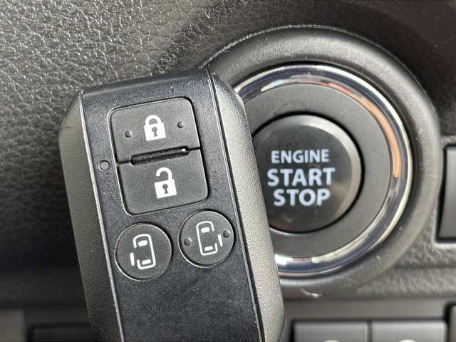 スズキ ワゴンＲ スマイル HYBRID X 山口県 2023(令5)年 2.1万km インディゴブルーメタリック/ホワイト2トーン スズキセーフティサポート/　・衝突軽減ブレーキ/　・車線逸脱通知/　・先行車発進通知/　・誤発進抑制機能/　・アダプティブクルーズコントロール/　・コーナーセンサー/　・ふらつき防止機能/　・標識認識機能/　・リアクロストラフィックアラート/社外ナビ：MDV-D209BT/　・Bluetoothオーディオ/　・ハンズフリー通話/　・AM/FMラジオ/　・AUX/　・iPod接続/　・CD再生/　・SDカード再生/　・USBデータ通信(ケーブル別)/全方位モニター/ヘッドアップディスプレイ/LEDオートライト/LEDフォグランプ/ETC/ステアリングスイッチ/両側電動スライドドア/アイドリングSTOP/スマートキー/イモビライザー/プッシュスタート/運転席シートヒーター/USBソケット電源/WSRS＋サイドエアバッグ/助手席シートアンダートレー/運転席シートリフター/UVカットプライバシーガラス/バニティミラー/ベンチシート/アームレスト/アームレストコンソール/ステアリングチルト機構/マルチインフォメーションディスプレイ/フルオートAC