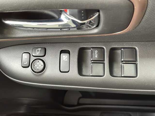 スズキ ワゴンＲ スマイル HYBRID X 山口県 2023(令5)年 2.1万km インディゴブルーメタリック/ホワイト2トーン スズキセーフティサポート/　・衝突軽減ブレーキ/　・車線逸脱通知/　・先行車発進通知/　・誤発進抑制機能/　・アダプティブクルーズコントロール/　・コーナーセンサー/　・ふらつき防止機能/　・標識認識機能/　・リアクロストラフィックアラート/社外ナビ：MDV-D209BT/　・Bluetoothオーディオ/　・ハンズフリー通話/　・AM/FMラジオ/　・AUX/　・iPod接続/　・CD再生/　・SDカード再生/　・USBデータ通信(ケーブル別)/全方位モニター/ヘッドアップディスプレイ/LEDオートライト/LEDフォグランプ/ETC/ステアリングスイッチ/両側電動スライドドア/アイドリングSTOP/スマートキー/イモビライザー/プッシュスタート/運転席シートヒーター/USBソケット電源/WSRS＋サイドエアバッグ/助手席シートアンダートレー/運転席シートリフター/UVカットプライバシーガラス/バニティミラー/ベンチシート/アームレスト/アームレストコンソール/ステアリングチルト機構/マルチインフォメーションディスプレイ/フルオートAC