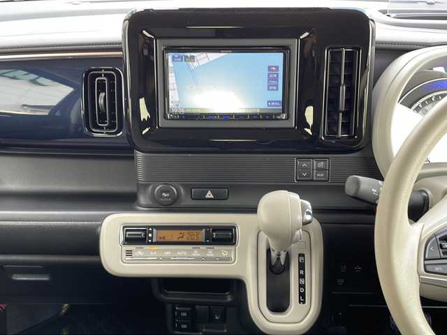 スズキ ワゴンＲ スマイル HYBRID X 山口県 2023(令5)年 2.1万km インディゴブルーメタリック/ホワイト2トーン スズキセーフティサポート/　・衝突軽減ブレーキ/　・車線逸脱通知/　・先行車発進通知/　・誤発進抑制機能/　・アダプティブクルーズコントロール/　・コーナーセンサー/　・ふらつき防止機能/　・標識認識機能/　・リアクロストラフィックアラート/社外ナビ：MDV-D209BT/　・Bluetoothオーディオ/　・ハンズフリー通話/　・AM/FMラジオ/　・AUX/　・iPod接続/　・CD再生/　・SDカード再生/　・USBデータ通信(ケーブル別)/全方位モニター/ヘッドアップディスプレイ/LEDオートライト/LEDフォグランプ/ETC/ステアリングスイッチ/両側電動スライドドア/アイドリングSTOP/スマートキー/イモビライザー/プッシュスタート/運転席シートヒーター/USBソケット電源/WSRS＋サイドエアバッグ/助手席シートアンダートレー/運転席シートリフター/UVカットプライバシーガラス/バニティミラー/ベンチシート/アームレスト/アームレストコンソール/ステアリングチルト機構/マルチインフォメーションディスプレイ/フルオートAC