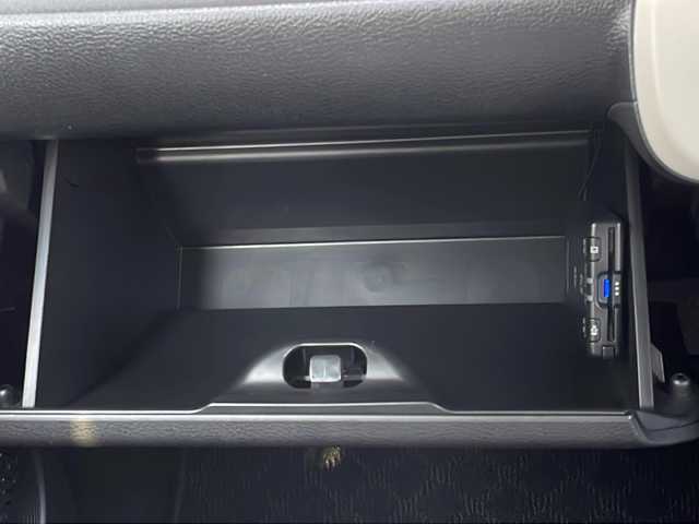 スズキ ワゴンＲ スマイル HYBRID X 山口県 2023(令5)年 2.1万km インディゴブルーメタリック/ホワイト2トーン スズキセーフティサポート/　・衝突軽減ブレーキ/　・車線逸脱通知/　・先行車発進通知/　・誤発進抑制機能/　・アダプティブクルーズコントロール/　・コーナーセンサー/　・ふらつき防止機能/　・標識認識機能/　・リアクロストラフィックアラート/社外ナビ：MDV-D209BT/　・Bluetoothオーディオ/　・ハンズフリー通話/　・AM/FMラジオ/　・AUX/　・iPod接続/　・CD再生/　・SDカード再生/　・USBデータ通信(ケーブル別)/全方位モニター/ヘッドアップディスプレイ/LEDオートライト/LEDフォグランプ/ETC/ステアリングスイッチ/両側電動スライドドア/アイドリングSTOP/スマートキー/イモビライザー/プッシュスタート/運転席シートヒーター/USBソケット電源/WSRS＋サイドエアバッグ/助手席シートアンダートレー/運転席シートリフター/UVカットプライバシーガラス/バニティミラー/ベンチシート/アームレスト/アームレストコンソール/ステアリングチルト機構/マルチインフォメーションディスプレイ/フルオートAC