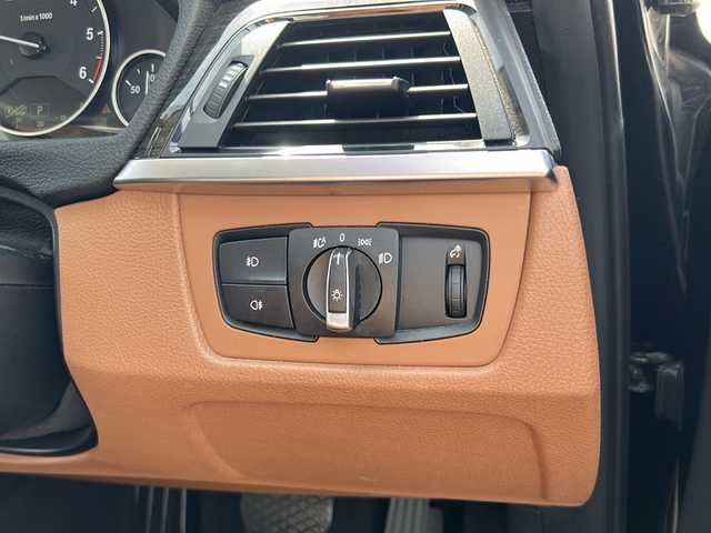 ＢＭＷ ３２０ｄ ブルーパフォーマンス ツーリング 佐賀県 2013(平25)年 11.6万km サファイアブラックP 純正ナビ/Bluetooth/CD/USB/全方位カメラ/衝突軽減システム/クリアランスソナー/オートエアコン/LEDライト/前席シートヒーター/前席パワーシート/レザーシート/純正アルミホイール/スポーツモード/エコモード/革巻きステアリング/ステアリングスイッチ/保証書/取扱説明書/スペアキー