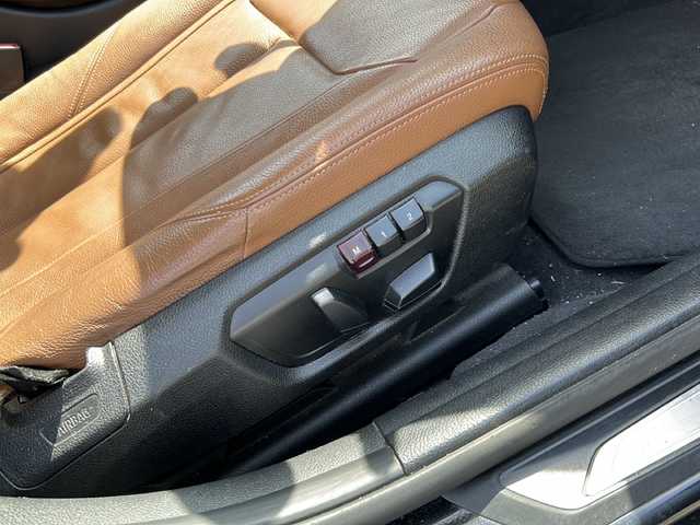 ＢＭＷ ３２０ｄ ブルーパフォーマンス ツーリング 佐賀県 2013(平25)年 11.6万km サファイアブラックP 純正ナビ/Bluetooth/CD/USB/全方位カメラ/衝突軽減システム/クリアランスソナー/オートエアコン/LEDライト/前席シートヒーター/前席パワーシート/レザーシート/純正アルミホイール/スポーツモード/エコモード/革巻きステアリング/ステアリングスイッチ/保証書/取扱説明書/スペアキー