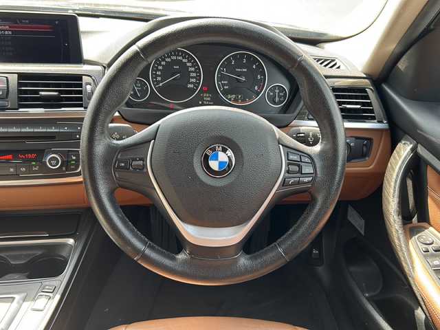 ＢＭＷ ３２０ｄ ブルーパフォーマンス ツーリング 佐賀県 2013(平25)年 11.6万km サファイアブラックP 純正ナビ/Bluetooth/CD/USB/全方位カメラ/衝突軽減システム/クリアランスソナー/オートエアコン/LEDライト/前席シートヒーター/前席パワーシート/レザーシート/純正アルミホイール/スポーツモード/エコモード/革巻きステアリング/ステアリングスイッチ/保証書/取扱説明書/スペアキー
