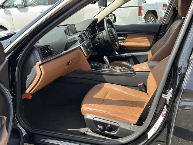 ＢＭＷ ３２０ｄ ブルーパフォーマンス ツーリング 佐賀県 2013(平25)年 11.6万km サファイアブラックP 純正ナビ/Bluetooth/CD/USB/全方位カメラ/衝突軽減システム/クリアランスソナー/オートエアコン/LEDライト/前席シートヒーター/前席パワーシート/レザーシート/純正アルミホイール/スポーツモード/エコモード/革巻きステアリング/ステアリングスイッチ/保証書/取扱説明書/スペアキー