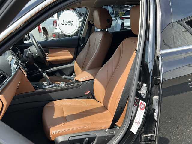 ＢＭＷ ３２０ｄ ブルーパフォーマンス ツーリング 佐賀県 2013(平25)年 11.6万km サファイアブラックP 純正ナビ/Bluetooth/CD/USB/全方位カメラ/衝突軽減システム/クリアランスソナー/オートエアコン/LEDライト/前席シートヒーター/前席パワーシート/レザーシート/純正アルミホイール/スポーツモード/エコモード/革巻きステアリング/ステアリングスイッチ/保証書/取扱説明書/スペアキー